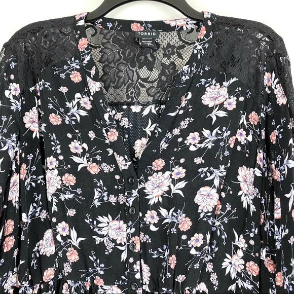 Torrid Black Floral & Lace Babydoll Button Down Tunic Top EUC - Picture 4 of 14
